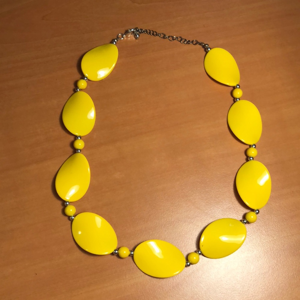 Yellow linked necklace